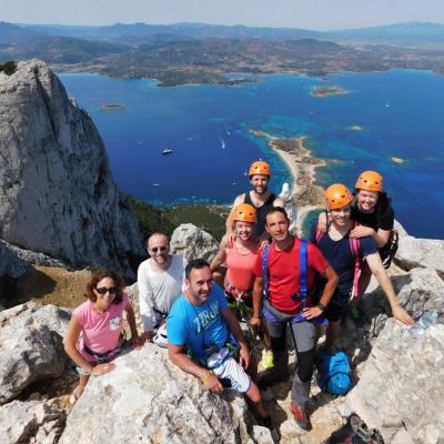 Tavolara gruppo sulla madonnina di Punta Cannone